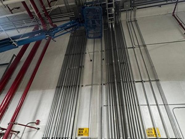 Instalación de contacto eléctrico de 480 V y 60 A, foto 1 de 3