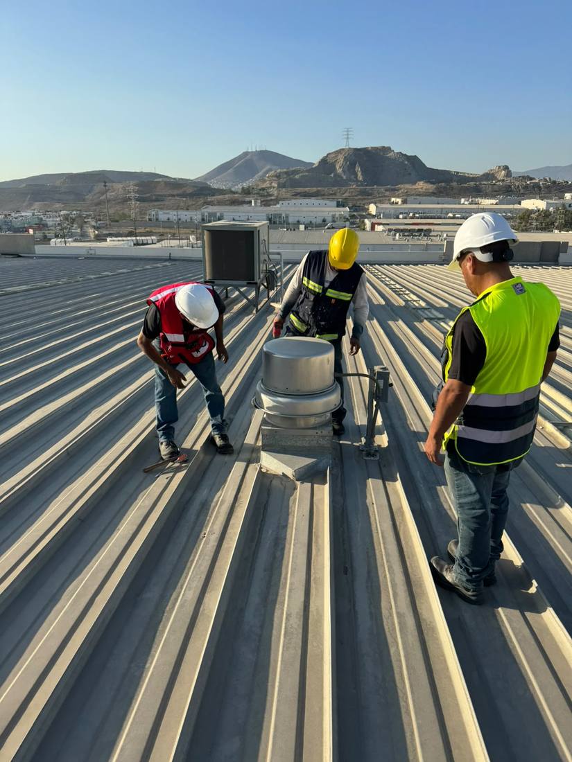 Instalación de extractor con ductería para sanitarios, foto 2 de 4