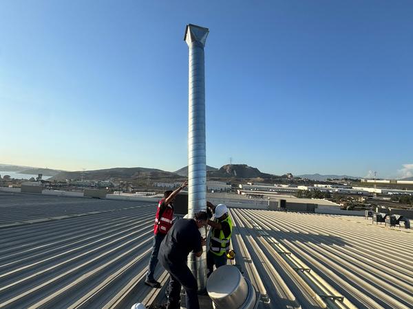Instalación de extractor con ductería para sanitarios, foto 1 de 4