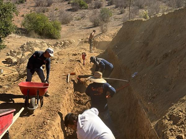 Fabricación de muro de contención con piedra, foto 10 de 10