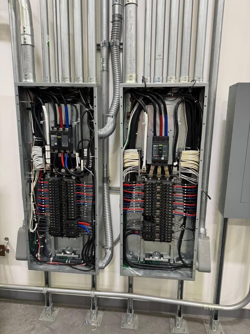 Suministro e instalación de tablero de 250 A con alimentación desde UPS, foto 2 de 6