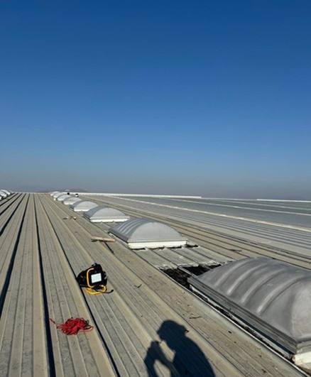 Reemplazo de impermeabilizante en 75 tragaluces, foto 2 de 4
