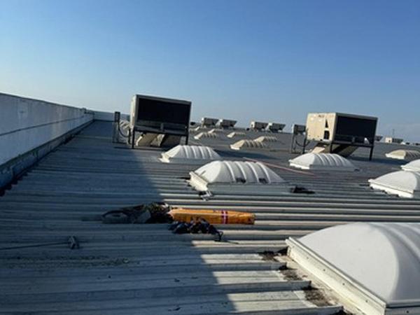 Reemplazo de impermeabilizante en 75 tragaluces, foto 1 de 4