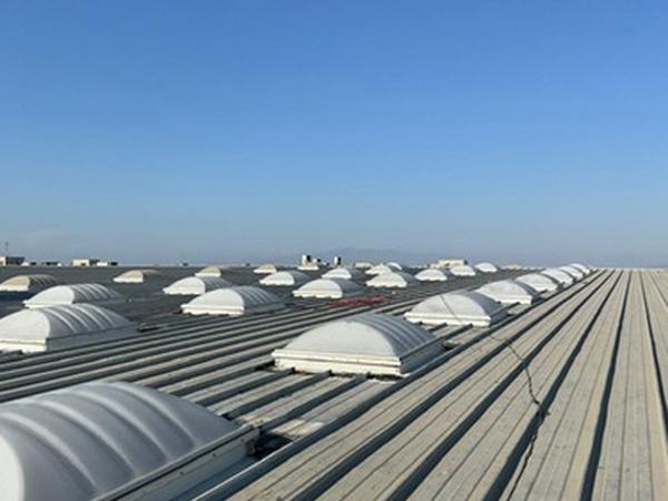 Reemplazo de impermeabilizante en 75 tragaluces, foto 3 de 4